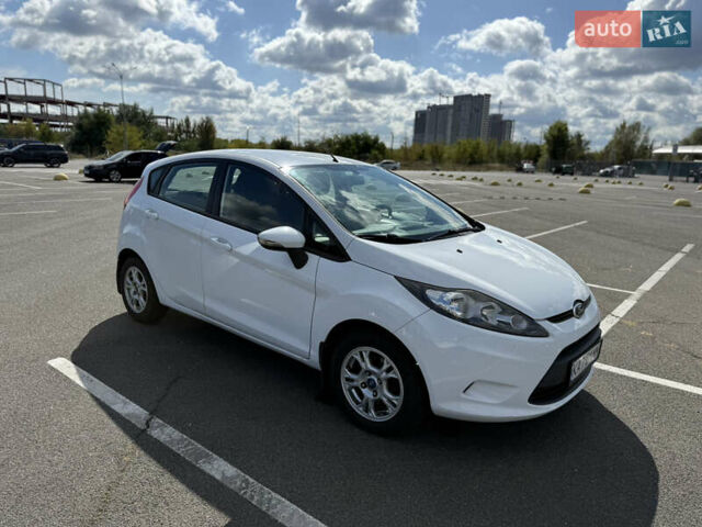 Белый Форд Фиеста, объемом двигателя 1.4 л и пробегом 44 тыс. км за 8700 $, фото 5 на Automoto.ua