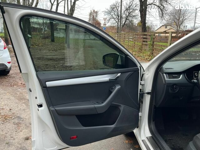 Белый Форд Фиеста, объемом двигателя 1.4 л и пробегом 240 тыс. км за 5990 $, фото 29 на Automoto.ua