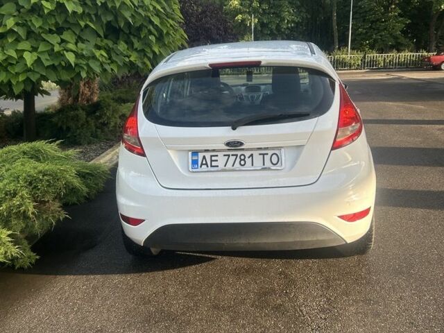 Білий Форд Фієста, об'ємом двигуна 1.2 л та пробігом 220 тис. км за 5500 $, фото 6 на Automoto.ua