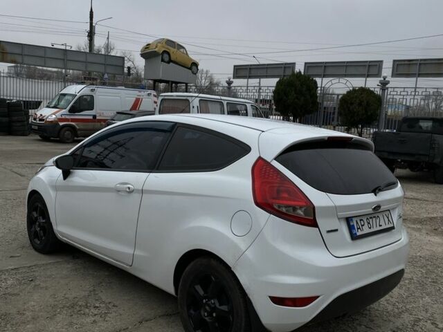 Белый Форд Фиеста, объемом двигателя 1.4 л и пробегом 230 тыс. км за 5400 $, фото 4 на Automoto.ua