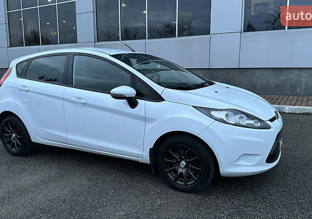 Белый Форд Фиеста, объемом двигателя 1.4 л и пробегом 220 тыс. км за 6950 $, фото 24 на Automoto.ua