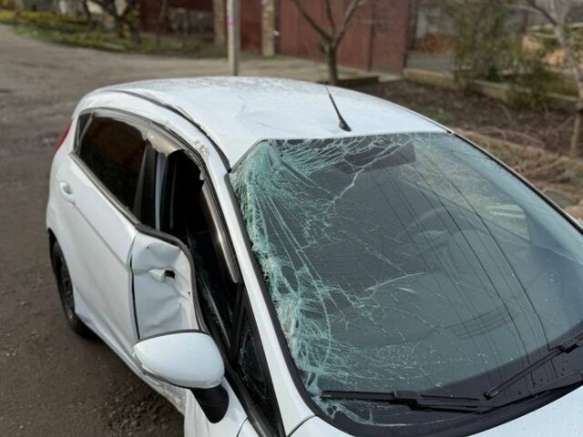 Білий Форд Фієста, об'ємом двигуна 1.2 л та пробігом 103 тис. км за 2200 $, фото 6 на Automoto.ua