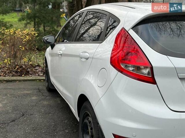 Білий Форд Фієста, об'ємом двигуна 1.4 л та пробігом 240 тис. км за 5990 $, фото 16 на Automoto.ua