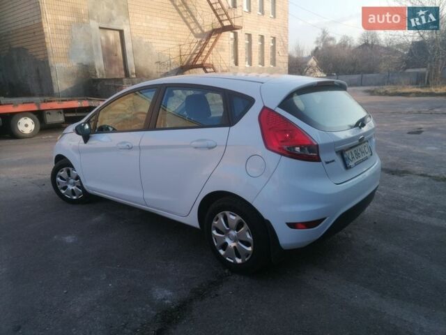 Білий Форд Фієста, об'ємом двигуна 1.4 л та пробігом 128 тис. км за 6900 $, фото 6 на Automoto.ua