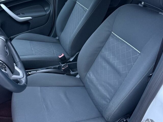 Белый Форд Фиеста, объемом двигателя 1.4 л и пробегом 110 тыс. км за 6950 $, фото 16 на Automoto.ua