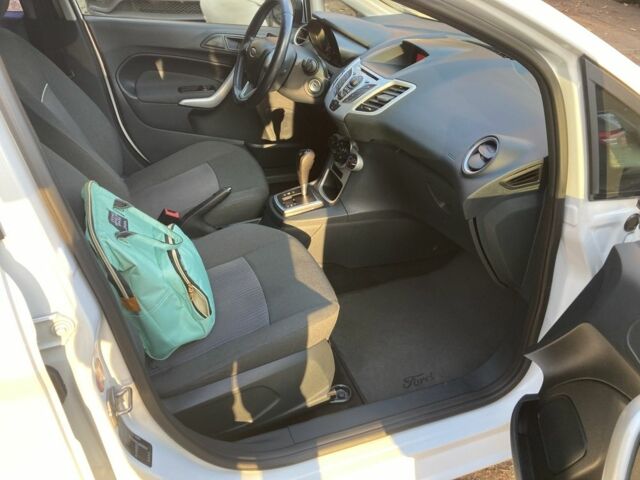 Белый Форд Фиеста, объемом двигателя 1.4 л и пробегом 141 тыс. км за 6900 $, фото 6 на Automoto.ua