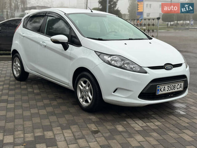 Белый Форд Фиеста, объемом двигателя 1.24 л и пробегом 122 тыс. км за 4900 $, фото 3 на Automoto.ua