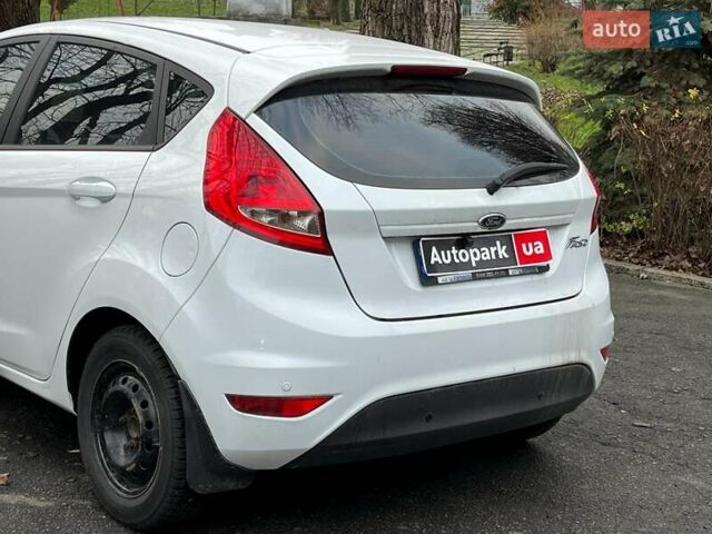 Білий Форд Фієста, об'ємом двигуна 1.4 л та пробігом 240 тис. км за 5990 $, фото 15 на Automoto.ua