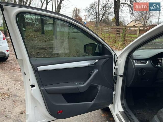 Білий Форд Фієста, об'ємом двигуна 1.4 л та пробігом 240 тис. км за 5990 $, фото 29 на Automoto.ua