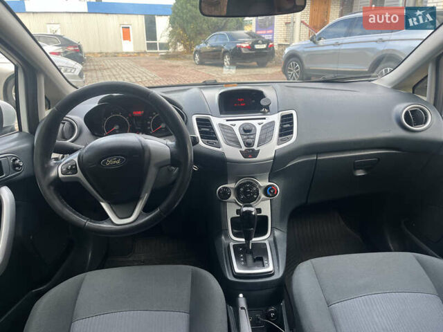 Білий Форд Фієста, об'ємом двигуна 1.39 л та пробігом 222 тис. км за 6800 $, фото 19 на Automoto.ua