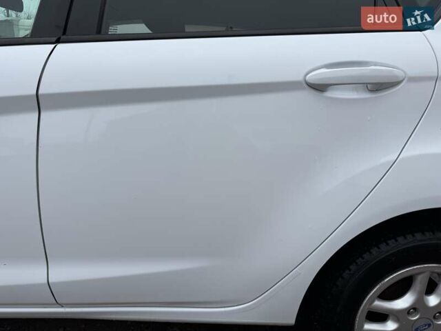 Белый Форд Фиеста, объемом двигателя 1.3 л и пробегом 117 тыс. км за 6400 $, фото 12 на Automoto.ua