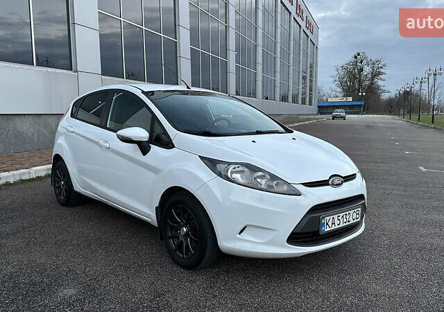 Белый Форд Фиеста, объемом двигателя 1.4 л и пробегом 220 тыс. км за 6950 $, фото 4 на Automoto.ua