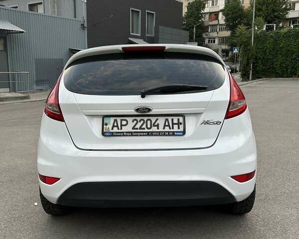 Белый Форд Фиеста, объемом двигателя 1.2 л и пробегом 140 тыс. км за 6700 $, фото 1 на Automoto.ua