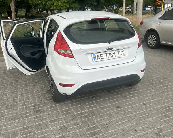Белый Форд Фиеста, объемом двигателя 1.25 л и пробегом 200 тыс. км за 5200 $, фото 10 на Automoto.ua