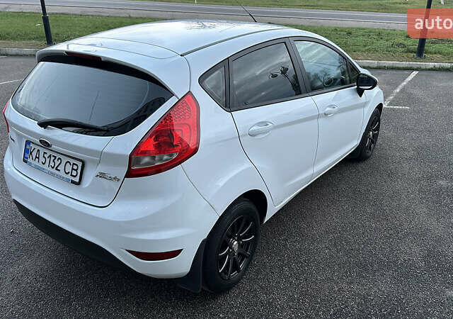 Белый Форд Фиеста, объемом двигателя 1.4 л и пробегом 220 тыс. км за 6950 $, фото 6 на Automoto.ua