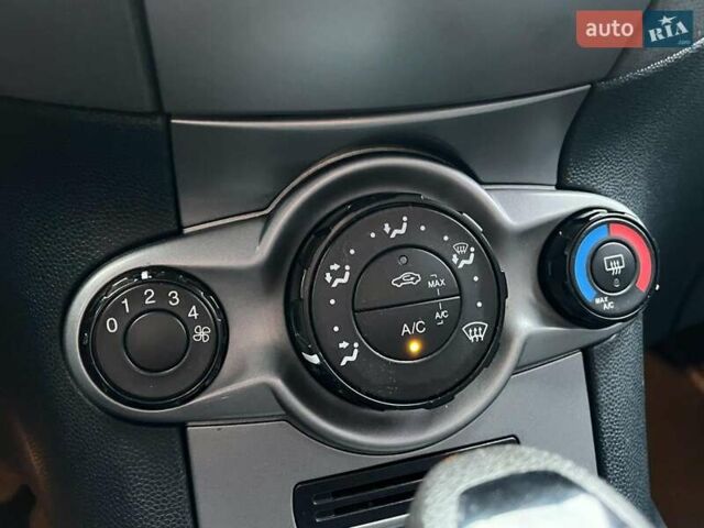 Білий Форд Фієста, об'ємом двигуна 1.4 л та пробігом 240 тис. км за 5990 $, фото 10 на Automoto.ua