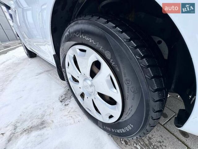 Білий Форд Фієста, об'ємом двигуна 1.2 л та пробігом 150 тис. км за 5250 $, фото 37 на Automoto.ua