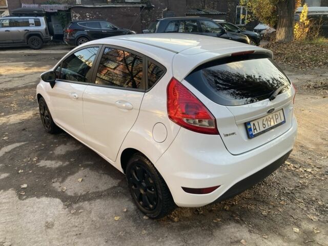 Белый Форд Фиеста, объемом двигателя 1.4 л и пробегом 141 тыс. км за 6900 $, фото 2 на Automoto.ua