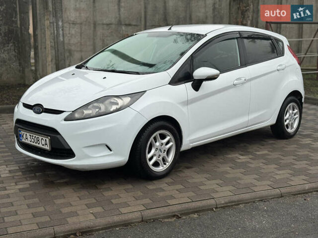 Белый Форд Фиеста, объемом двигателя 1.24 л и пробегом 122 тыс. км за 4900 $, фото 1 на Automoto.ua