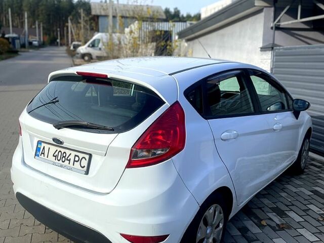 Білий Форд Фієста, об'ємом двигуна 1.2 л та пробігом 250 тис. км за 4999 $, фото 10 на Automoto.ua