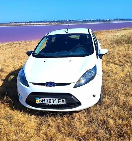 Белый Форд Фиеста, объемом двигателя 1.4 л и пробегом 128 тыс. км за 7900 $, фото 1 на Automoto.ua