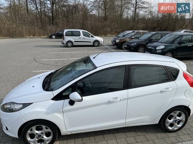 Білий Форд Фієста, об'ємом двигуна 1.4 л та пробігом 234 тис. км за 5000 $, фото 22 на Automoto.ua
