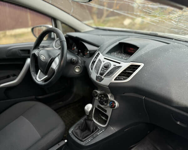 Білий Форд Фієста, об'ємом двигуна 1.24 л та пробігом 103 тис. км за 2000 $, фото 9 на Automoto.ua