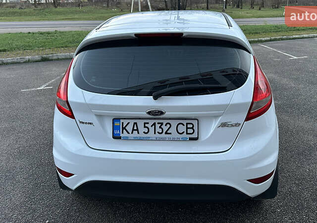 Белый Форд Фиеста, объемом двигателя 1.4 л и пробегом 220 тыс. км за 6950 $, фото 7 на Automoto.ua