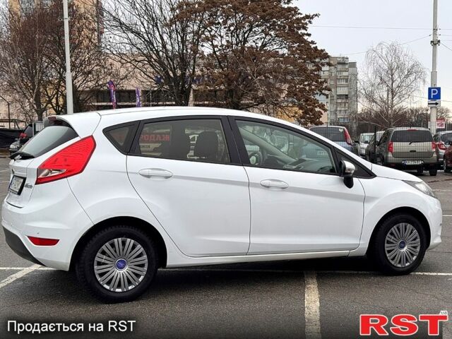 Білий Форд Фієста, об'ємом двигуна 1.4 л та пробігом 1020 тис. км за 7500 $, фото 6 на Automoto.ua