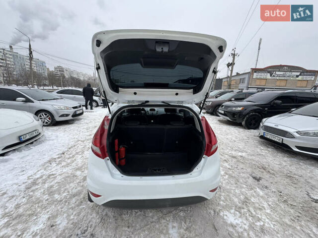 Білий Форд Фієста, об'ємом двигуна 1.4 л та пробігом 233 тис. км за 4800 $, фото 15 на Automoto.ua