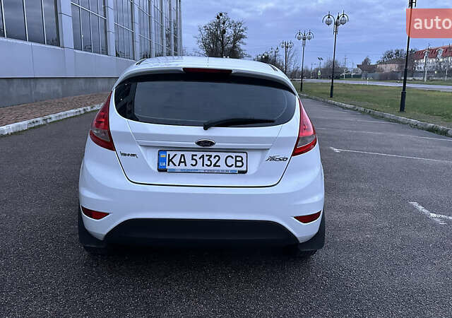 Белый Форд Фиеста, объемом двигателя 1.4 л и пробегом 220 тыс. км за 6950 $, фото 27 на Automoto.ua