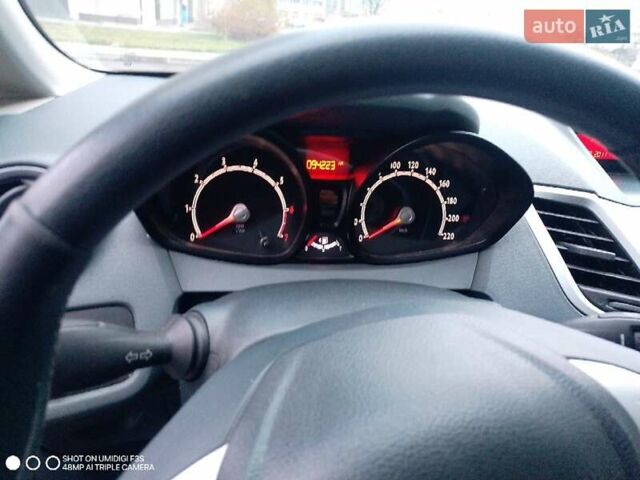 Білий Форд Фієста, об'ємом двигуна 1.39 л та пробігом 94 тис. км за 6700 $, фото 8 на Automoto.ua