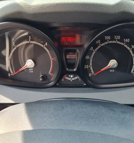 Белый Форд Фиеста, объемом двигателя 1.56 л и пробегом 287 тыс. км за 5500 $, фото 1 на Automoto.ua