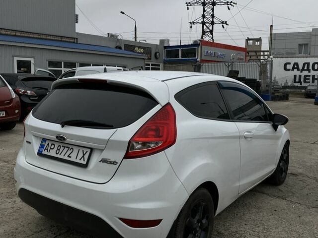Белый Форд Фиеста, объемом двигателя 1.4 л и пробегом 230 тыс. км за 5400 $, фото 3 на Automoto.ua
