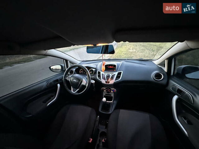 Белый Форд Фиеста, объемом двигателя 1.24 л и пробегом 124 тыс. км за 5800 $, фото 21 на Automoto.ua
