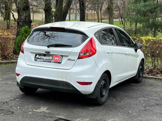 Білий Форд Фієста, об'ємом двигуна 1.4 л та пробігом 240 тис. км за 5990 $, фото 12 на Automoto.ua