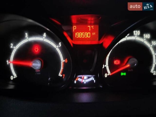 Белый Форд Фиеста, объемом двигателя 1.4 л и пробегом 198 тыс. км за 6700 $, фото 7 на Automoto.ua