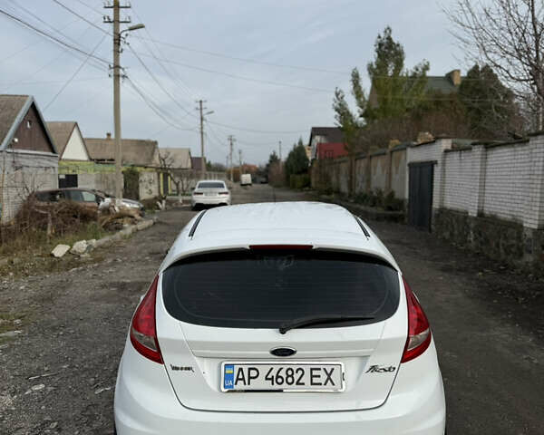 Білий Форд Фієста, об'ємом двигуна 1.24 л та пробігом 103 тис. км за 2000 $, фото 3 на Automoto.ua