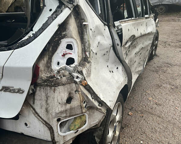 Белый Форд Фиеста, объемом двигателя 1.4 л и пробегом 39 тыс. км за 8000 $, фото 3 на Automoto.ua