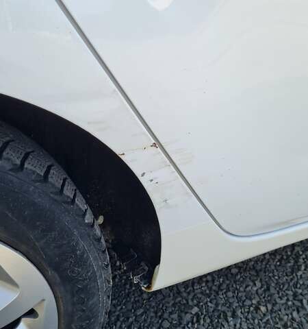 Белый Форд Фиеста, объемом двигателя 1.56 л и пробегом 287 тыс. км за 5500 $, фото 8 на Automoto.ua