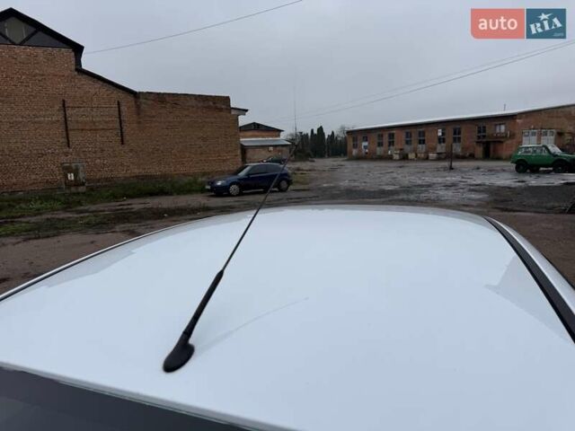 Белый Форд Фиеста, объемом двигателя 1.3 л и пробегом 117 тыс. км за 6400 $, фото 25 на Automoto.ua