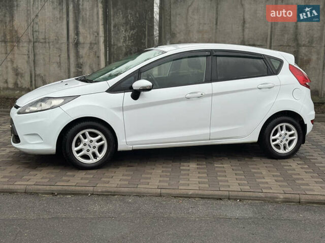 Белый Форд Фиеста, объемом двигателя 1.24 л и пробегом 122 тыс. км за 4900 $, фото 4 на Automoto.ua