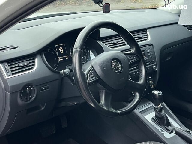 Белый Форд Фиеста, объемом двигателя 1.4 л и пробегом 240 тыс. км за 5990 $, фото 30 на Automoto.ua