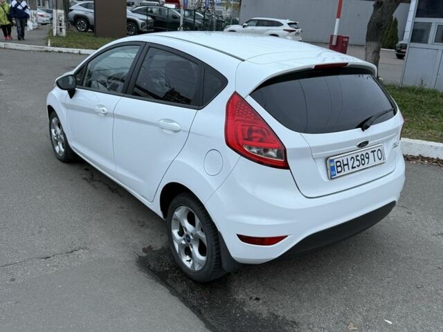Белый Форд Фиеста, объемом двигателя 1.4 л и пробегом 110 тыс. км за 6950 $, фото 4 на Automoto.ua