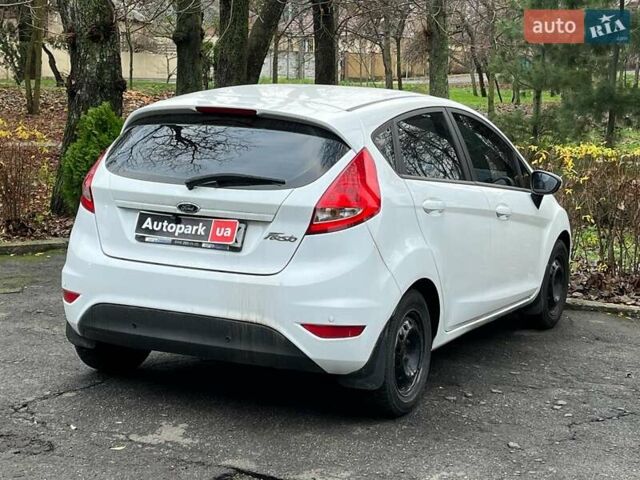 Білий Форд Фієста, об'ємом двигуна 1.4 л та пробігом 240 тис. км за 5990 $, фото 12 на Automoto.ua