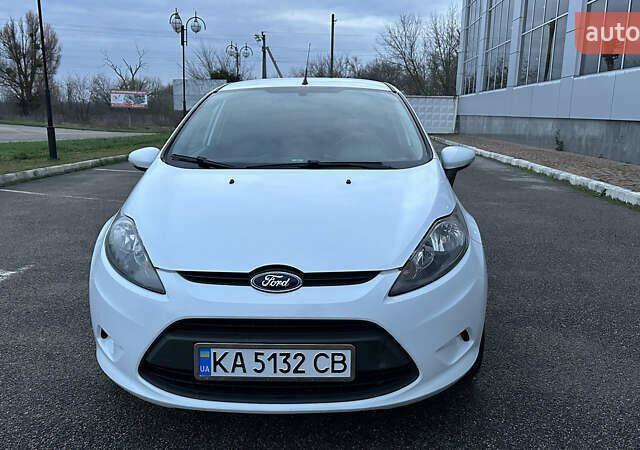 Белый Форд Фиеста, объемом двигателя 1.4 л и пробегом 220 тыс. км за 6950 $, фото 22 на Automoto.ua