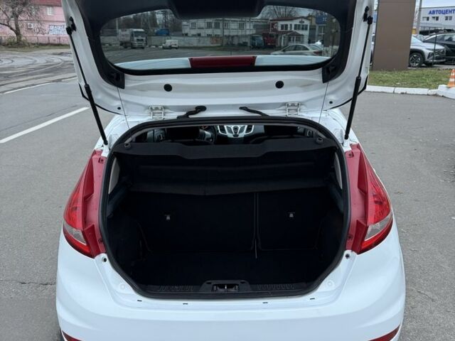 Белый Форд Фиеста, объемом двигателя 1.4 л и пробегом 110 тыс. км за 6950 $, фото 18 на Automoto.ua