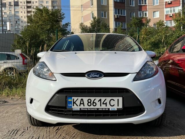 Белый Форд Фиеста, объемом двигателя 1.4 л и пробегом 123 тыс. км за 5500 $, фото 1 на Automoto.ua