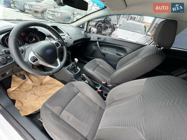 Білий Форд Фієста, об'ємом двигуна 1.4 л та пробігом 233 тис. км за 4800 $, фото 18 на Automoto.ua