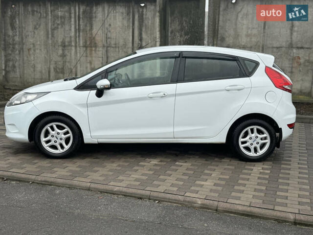 Белый Форд Фиеста, объемом двигателя 1.24 л и пробегом 122 тыс. км за 4900 $, фото 7 на Automoto.ua